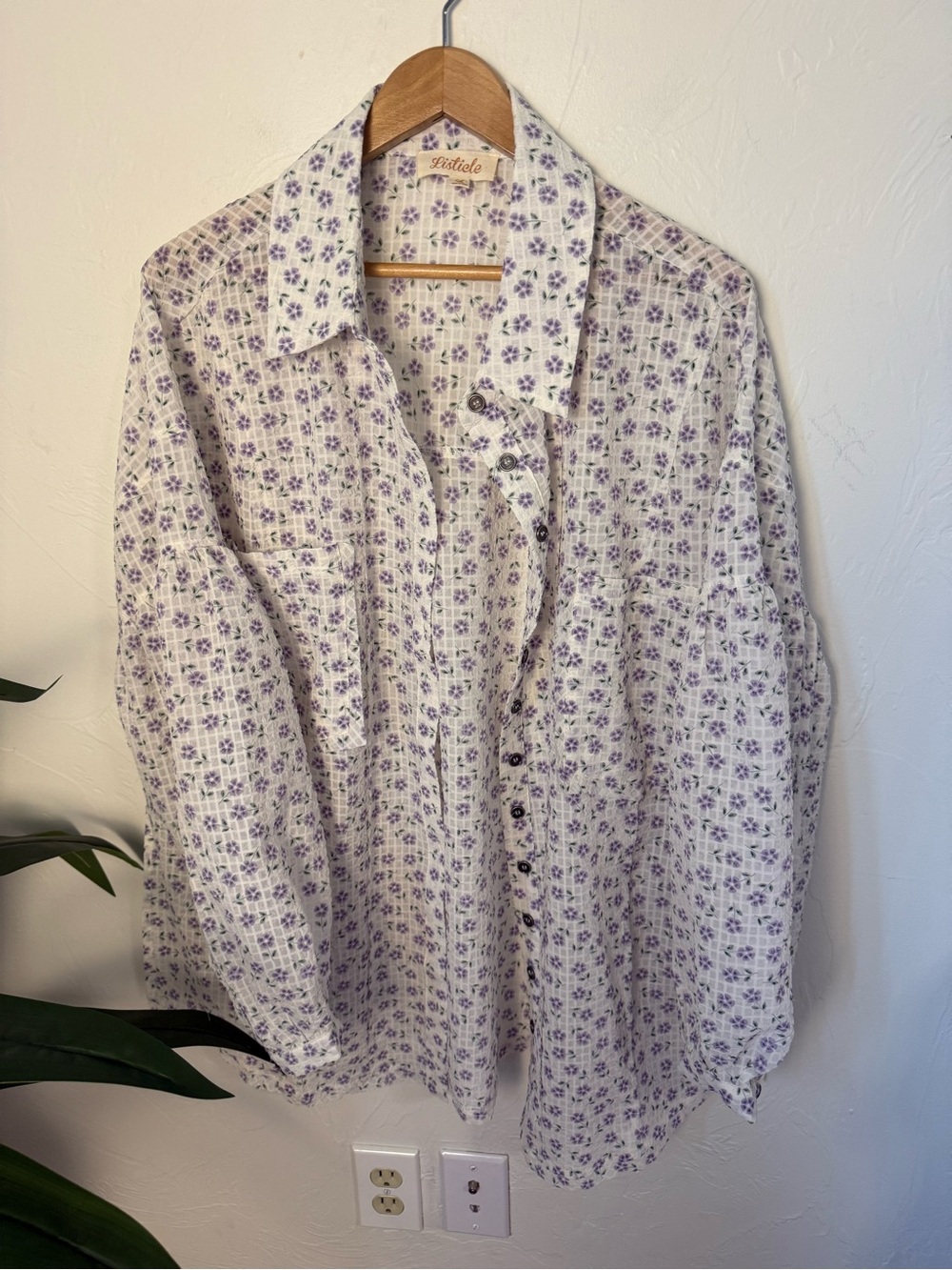 Listicle Lavender Floral Button-Down Blouse – Size Large